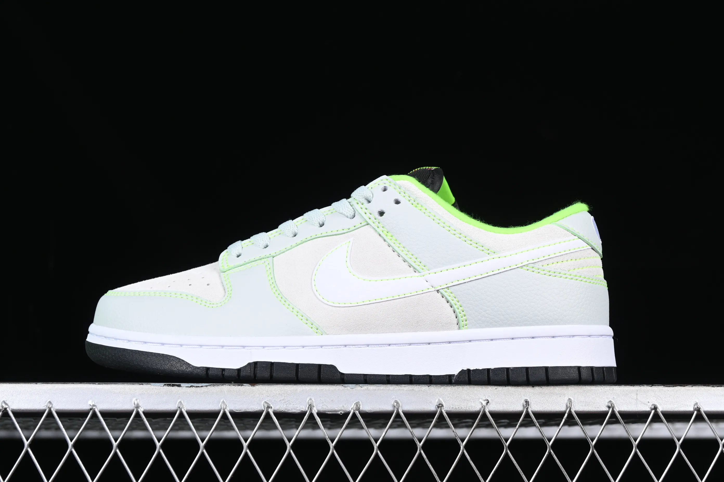 All Categories Nk SB Dunk Series Nk SB Dunk Low Low-top sneakers Nk SB Dunk Low PE "University Of Oregon" Oregon Green Duck SB low-top casual sneakers FQ7260-001